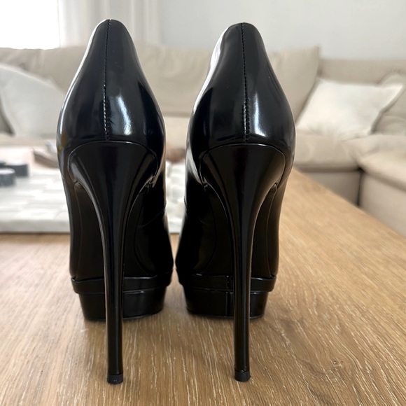 B Brian Atwood Black Heels Elegant Design - Picture 4 of 8